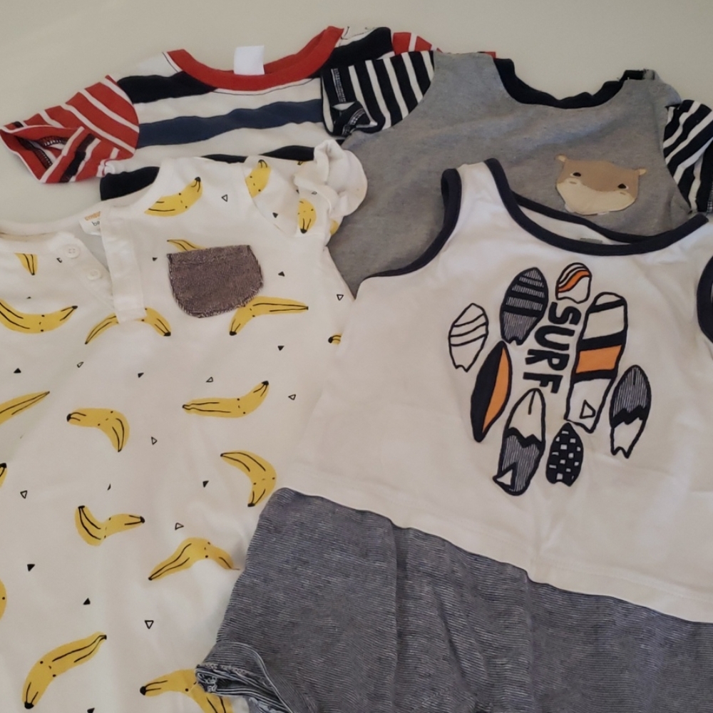 Lot 4 onesies 18-24 months boys or girls